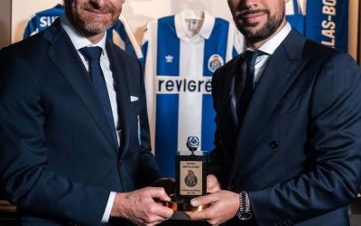 Francesco Farioli ofereceu anel a André Villas-Boas. Veja as imagens